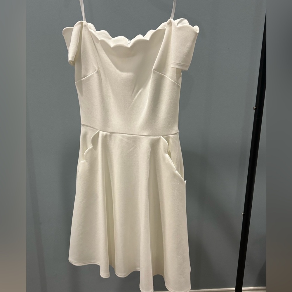 NWOT. B DARLIN Juniors White Short Sleeve Short Fit + Flare Dress 1/2